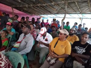 Massa pendukung Partai Gerindra yang hadir dalam acara sosialisasi calon anggota DPRD di Getentiri Distrik Jair, Kabupaten Boven Digoel pada Jumat, 26 Januari 2024. Foto Paskalis Keagop.